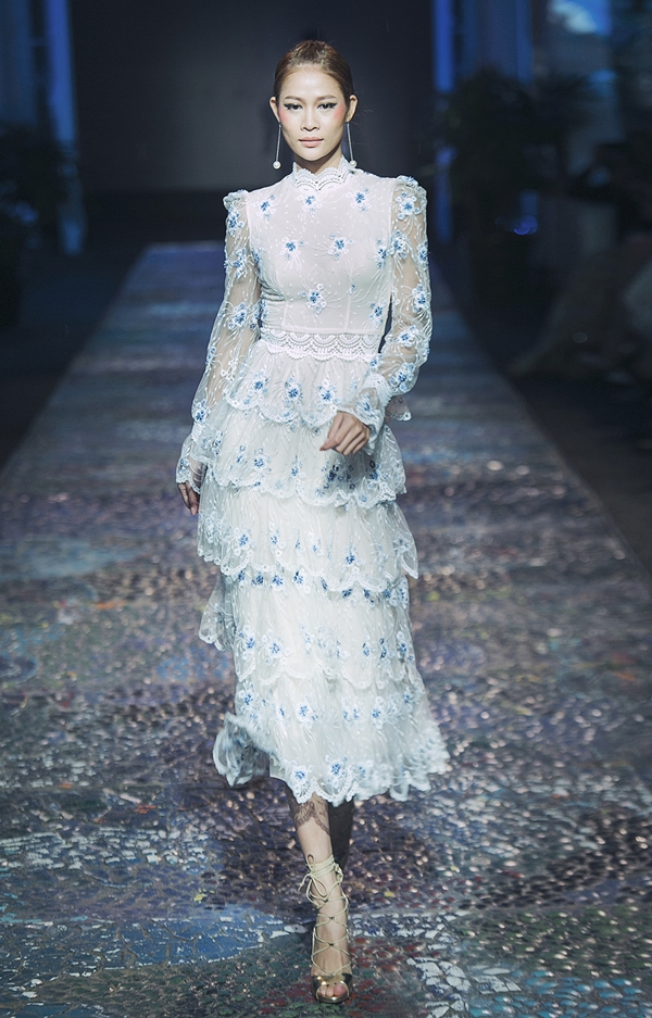 [-]Hoa[-]hậu[-]Đặng[-]Thu[-]Thảo[-]trình[-]diễn[-]catwalk